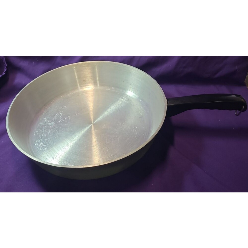 Vintage Club Aluminum 10" Skillet Fry Pan Avocado Green HARD TO FIND